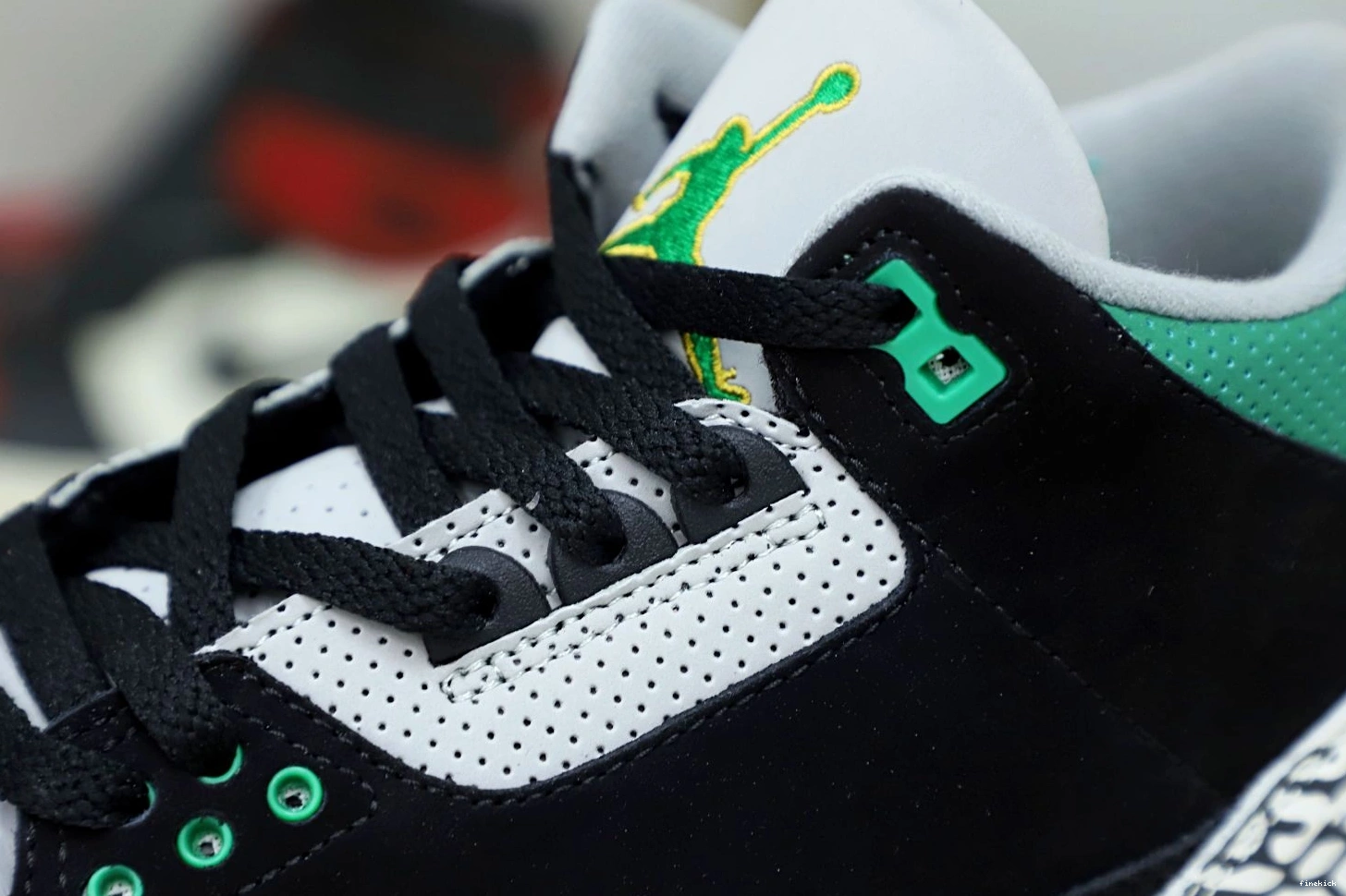 JORDAN AIR GREEN 3 PINE 0824